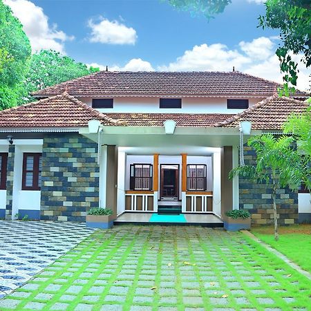 Pearl Beach Bungalow Alappuzha Exterior photo