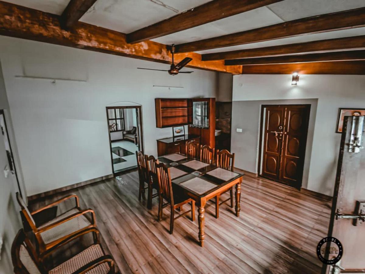 Pearl Beach Bungalow Alappuzha Exterior photo
