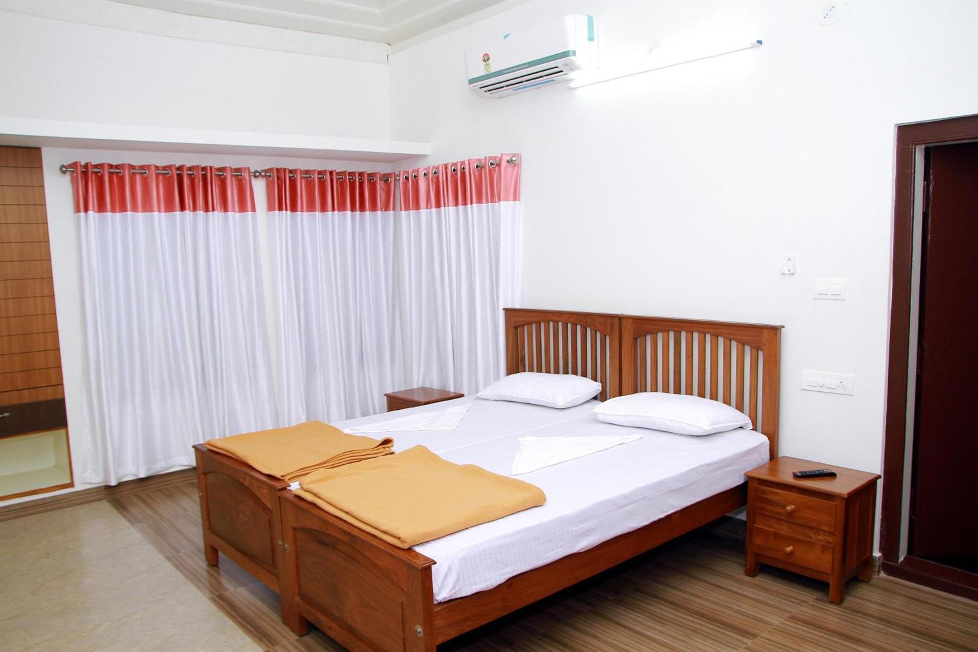 Pearl Beach Bungalow Alappuzha Exterior photo