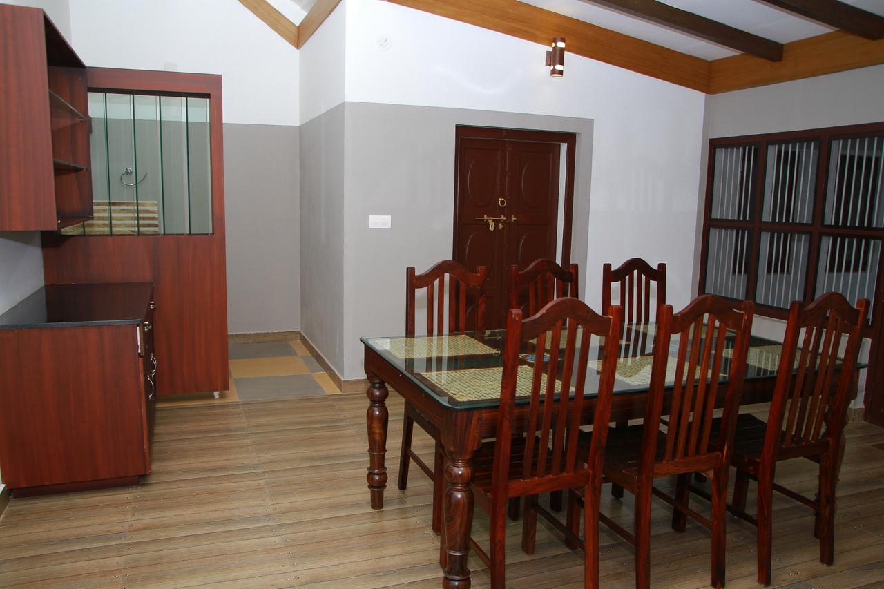 Pearl Beach Bungalow Alappuzha Exterior photo